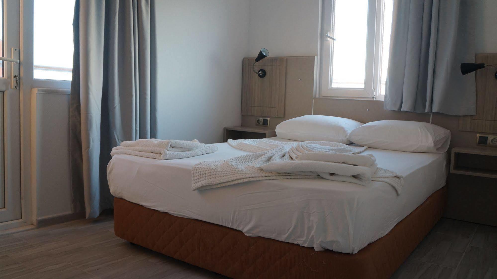 Hotel Marine Айвалык Экстерьер фото