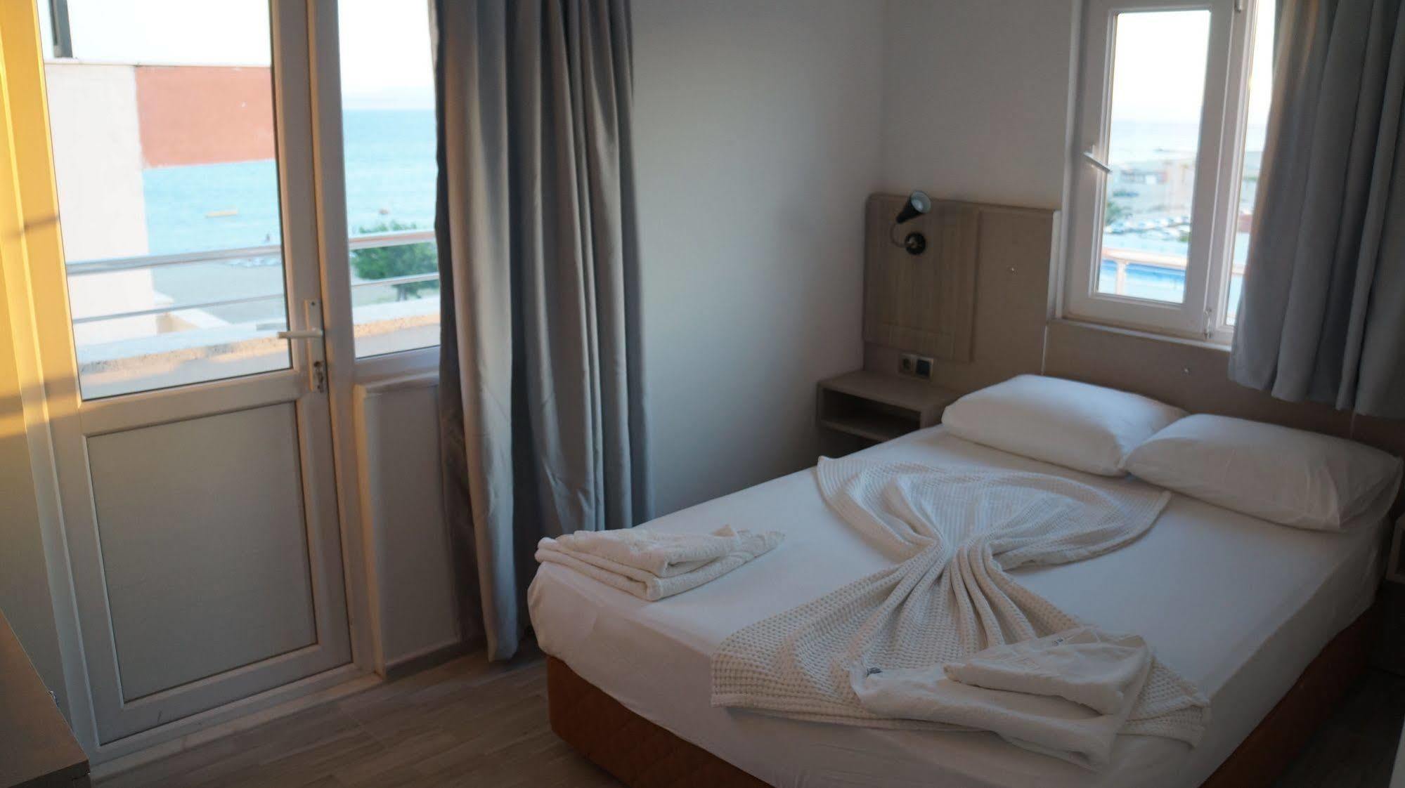 Hotel Marine Айвалык Экстерьер фото